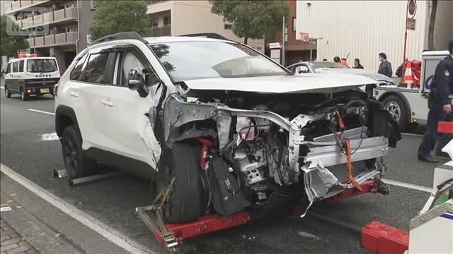 バスなど車4台絡む事故　2人搬送　一時通行止めも　福岡市