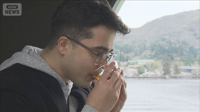 箱根・芦ノ湖に新遊覧船「大茶会」就航　日本の文化アピール　外国人観光客「美しい」