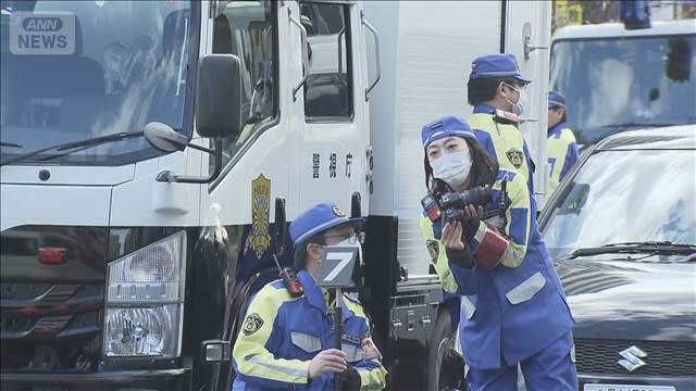 暴走車14人死傷事件 容疑者立ち合いで現場確認　赤信号ながら「青だった」