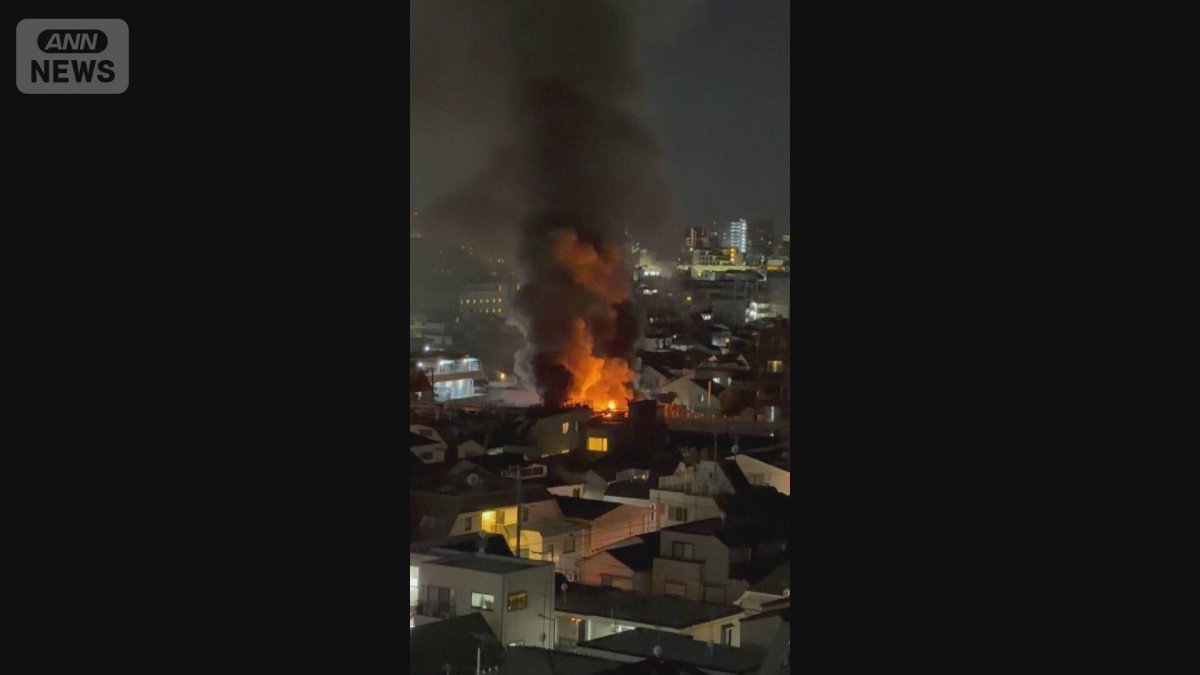 【速報】東京・品川区の商店街で火事　40代男性が搬送　現在も延焼中