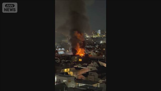 【速報】東京・品川区の商店街で火事　40代男性が搬送　現在も延焼中