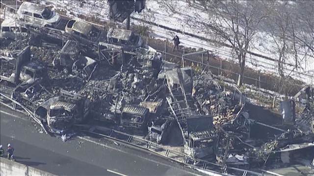 関越道56台以上絡む事故　1人死亡26人けが　一部区間で通行止め続く