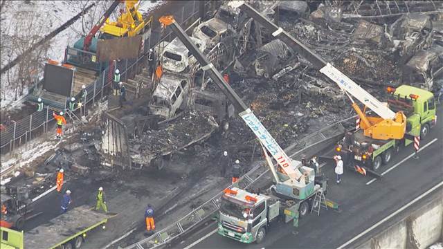 関越道多重事故 午後1時ごろ全面規制解除へ　上りは28日午前1時に解除