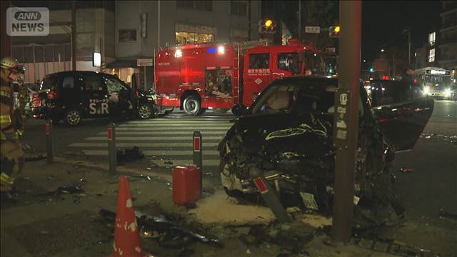 横浜市でタクシーと乗用車の事故　計4人乗車