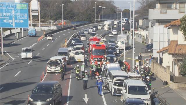 千葉・稲毛区で車9台絡む事故　意識不明の男性含む6人搬送