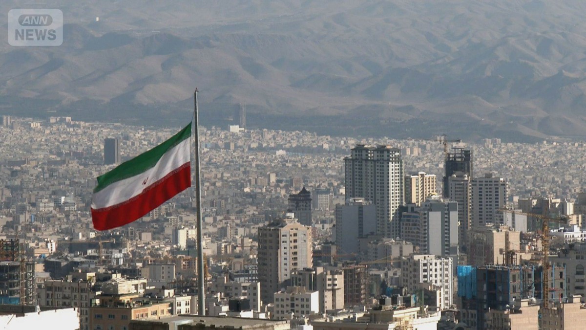 イラン各地で抗議デモ 通貨「リアル」が急落 中央銀行総裁は辞任