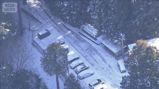 雪の影響で約130人が神社に　スリップ事故多発で県道が通行止め　埼玉・秩父市