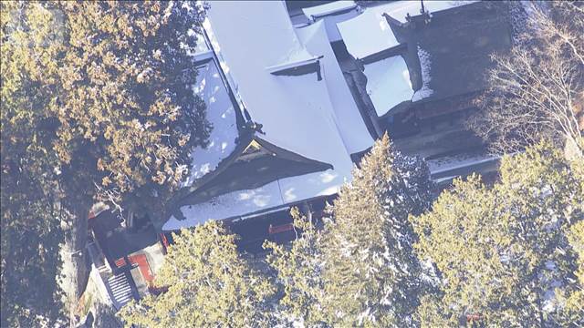 積雪で県道通行止め　参拝客ら約130人神社で一夜　埼玉・秩父市