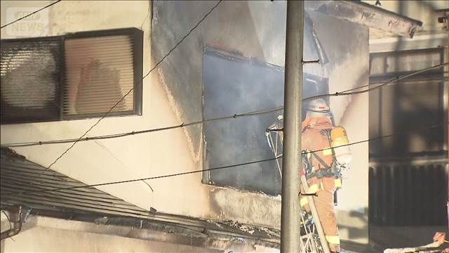 住宅2軒焼ける火事　2人死亡　高齢男性らと連絡取れず　東京・あきる野市