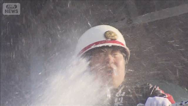 消防団員に“水の洗礼”出初式　山梨