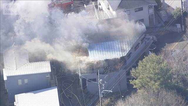 【速報】東京・東村山市のアパートで火災 周囲に燃え広がる可能性も