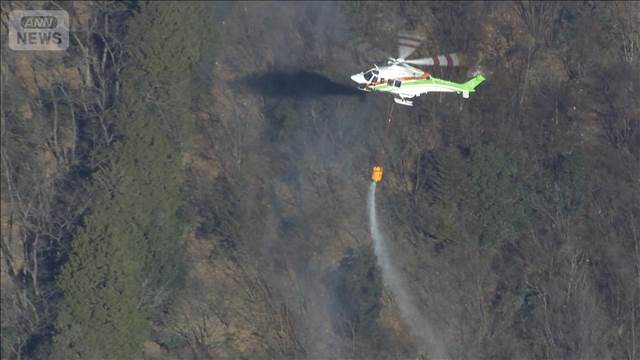 【空撮】山梨の山火事3日目 延焼続く　白煙と共に炎も… 住宅まで約50mに迫る