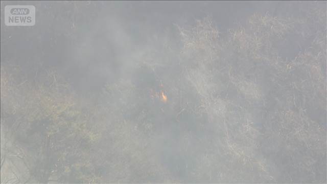 山梨・上野原市の山火事 炎は住宅から50mに後退　神奈川・秦野市の山火事消火活動続く