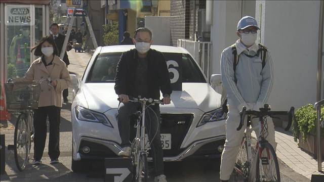 容疑者を車に乗せ当時の状況確認　東京・足立区14人死傷事件
