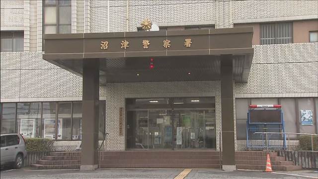 廃ホテルに2人　シャワーヘッドを