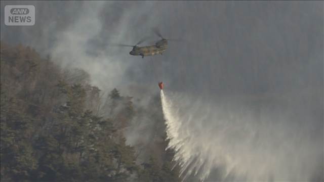 山梨の山火事　7日目も空と陸から消火活動　“強風と乾燥”で燃え広がる