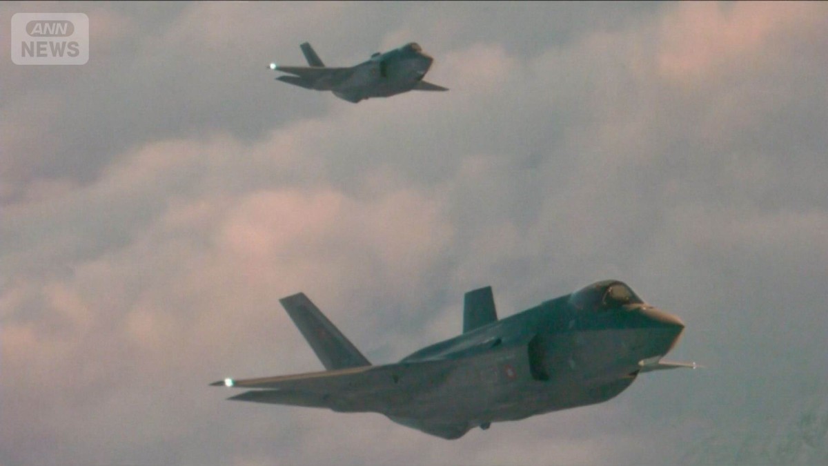 グリーンランド上空でデンマーク軍F35戦闘機とフランス軍給油機が共同訓練