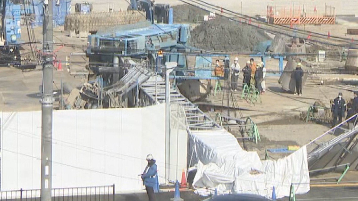 マンション建設現場で大型クレーン転倒　作業員が足挟まれ重症　滋賀・大津市