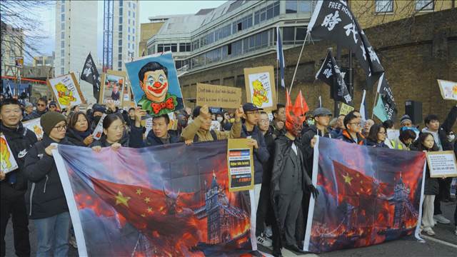 “巨大”中国大使館に反対デモ スパイ懸念も　英政府近く承認へ