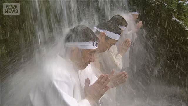 無病息災を願い氷点下の滝修行　富山・上市町