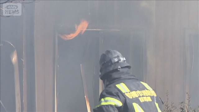 公園の草から出火し住宅など5棟燃える　今季最強の風にあおられ延焼　群馬・前橋市