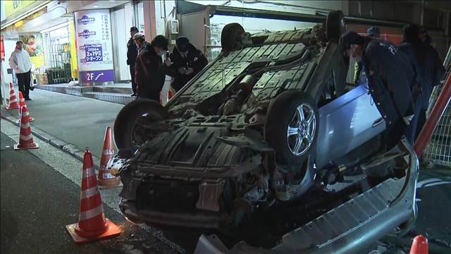 杉並区の環七で車の横転事故　事故を起こした車に乗る2人は逃走　警視庁