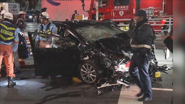 内閣府の公用車が信号無視　6台事故で1人死亡 8人重軽傷