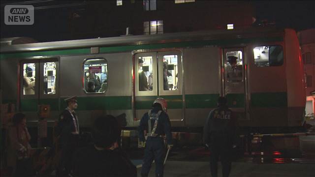電車で女性に“はさみ”突きつけたか　17歳少年を逮捕