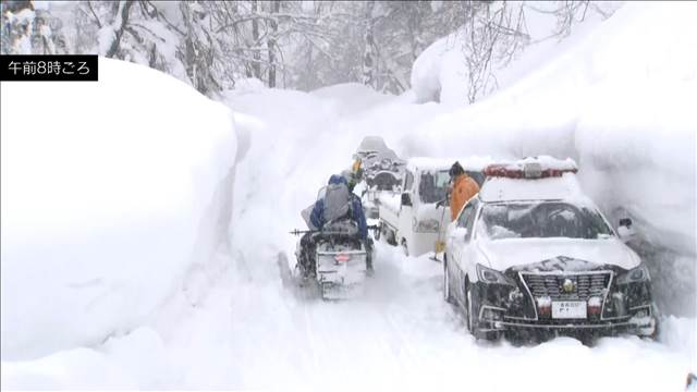 スノーモービルで入山した約10人の男性遭難か　青森・平川市