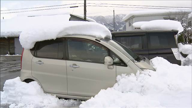 雪に埋もれた車に遺体 司法解剖で死因特定へ　富山・南砺市