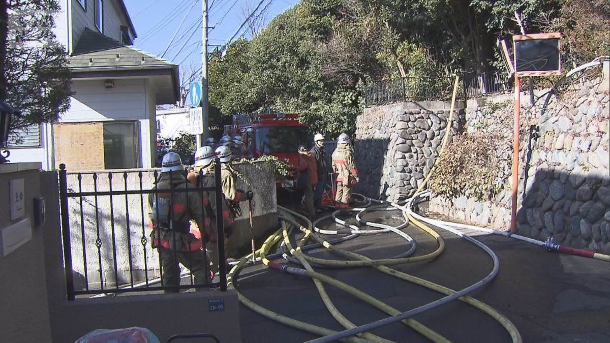 木造住宅で火事　焼け跡から男性遺体　住人と連絡取れず　東京・小金井市