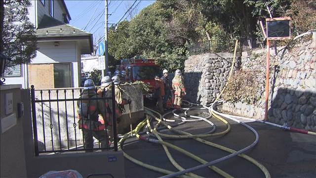 木造住宅で火事　焼け跡から男性遺体　住人と連絡取れず　東京・小金井市