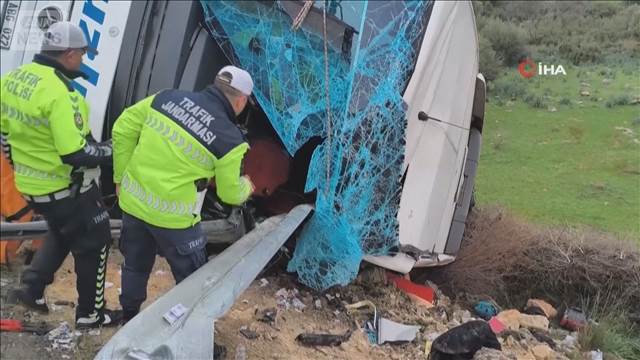 トルコ　バスが高速道路から転落　9人死亡26人けが