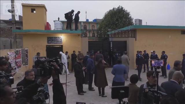 パキスタン首都のモスクでテロか　31人死亡169人負傷　列の後ろに立ち自爆