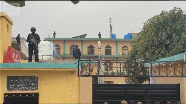 パキスタンのモスク爆破　4人逮捕　自爆した男の母ら親族　「イスラム国」が犯行声明