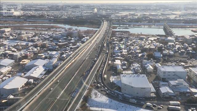 きょうも雪の影響続く　東名高速、新東名高速が一部で今も通行止め