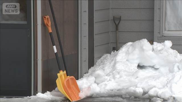 雪に埋もれ70代女性死亡 落雪に巻き込まれたか　青森・つがる市
