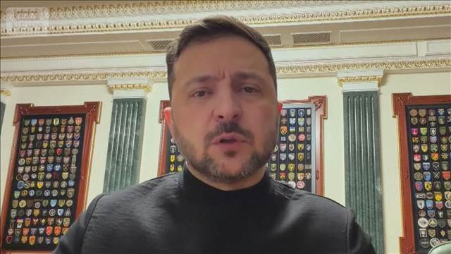 ゼレンスキー氏　大統領選と和平の国民投票の計画発表を検討　侵攻4年に　英紙報道