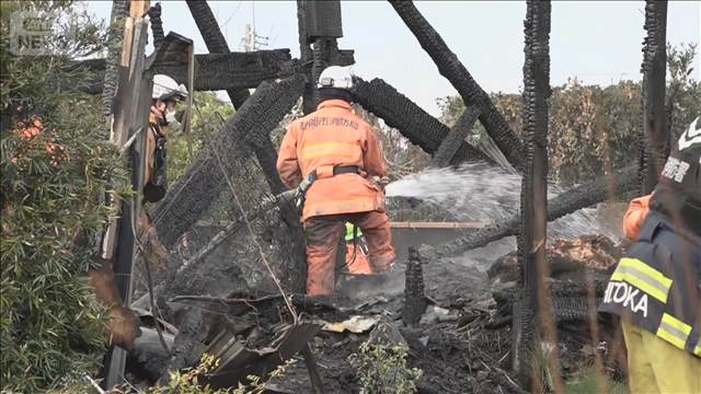 住宅全焼 2人の遺体発見　夫婦と連絡取れず 静岡
