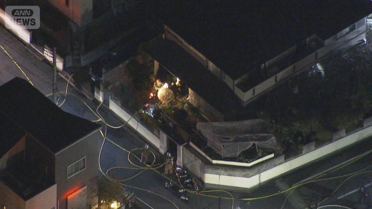 「窓から黒煙」高齢者2人が重傷　千葉・松戸市で住宅火災