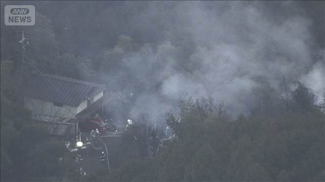 【速報】埼玉・飯能市で山火事 「小屋が燃えて家に燃え移った」裏山に延焼拡大