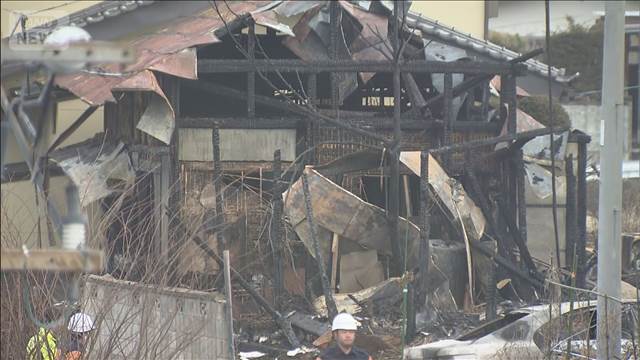 未明に住宅3軒全焼の火事 1人が遺体で見つかる　長野・岡谷市