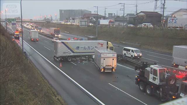 東北自動車道で計7台絡む事故　5人けがも命に別状なし