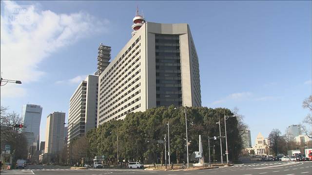 「キャバクラ代に使った」　ネックレスや現金盗んだか 男を逮捕