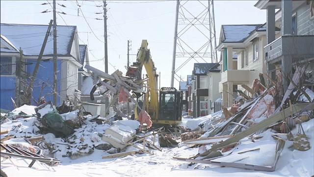 札幌のガス爆発火災から1カ月　道路をふさぐがれきの撤去作業始まる