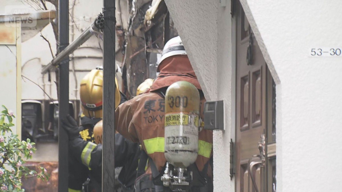 【速報】東京・中野区で住宅火災　「ベッド付近から煙が出た」　約20台で消火活動中
