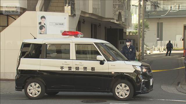 未明に“馬乗り”の男逮捕　駅前の路上で男性倒れ死亡