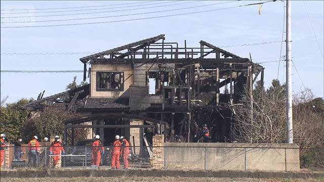 埼玉・白岡市で住宅全焼　焼け跡から性別不明の1人の遺体　住人の60代男性か
