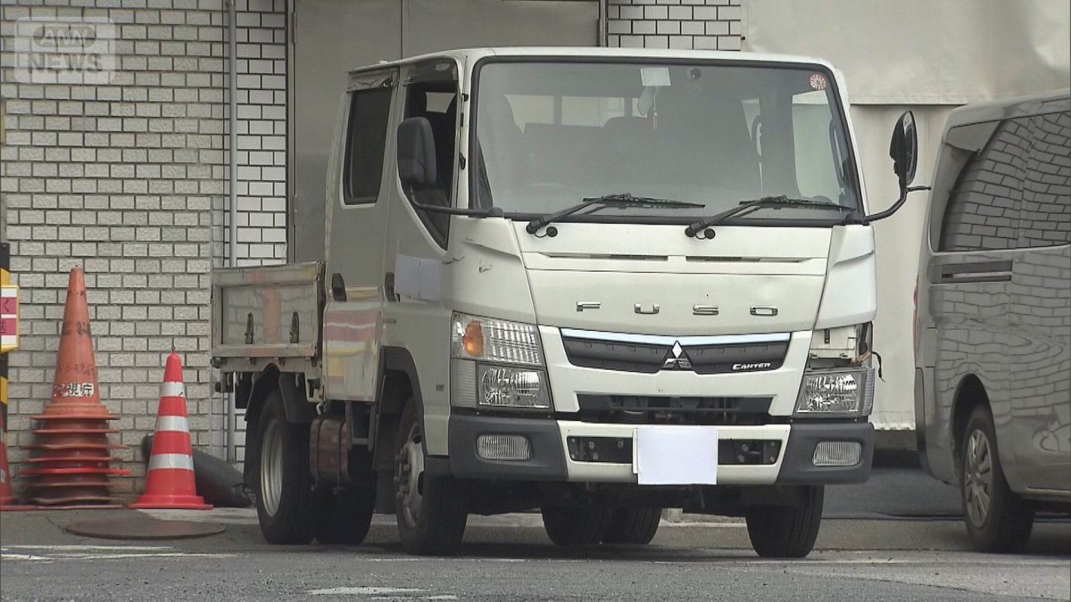 無免許ひき逃げ事件で逮捕の男　トラック窃盗疑いで再逮捕　警視庁