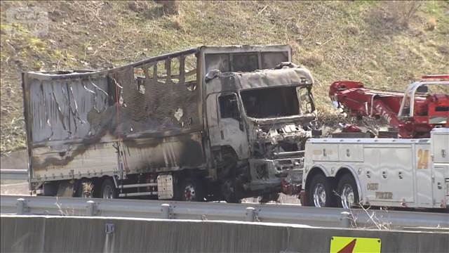 新名神高速6人死亡事故　車の外で男性の遺体見つかる